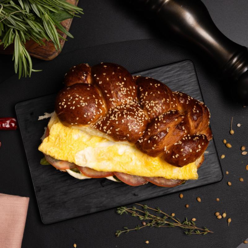 Omelette Challah with Toppings of Your Choice Combo